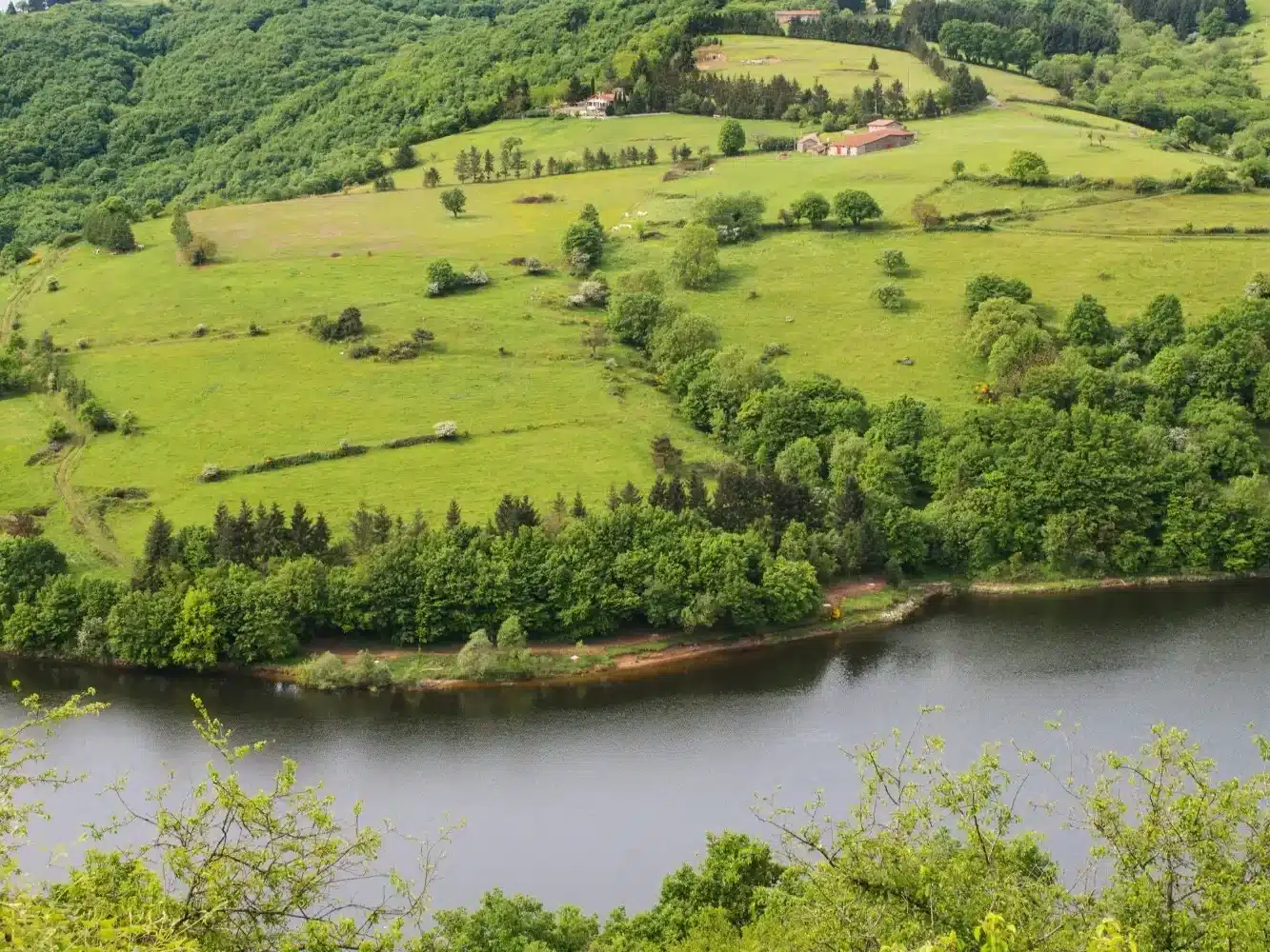 gorges loire camping auvergne