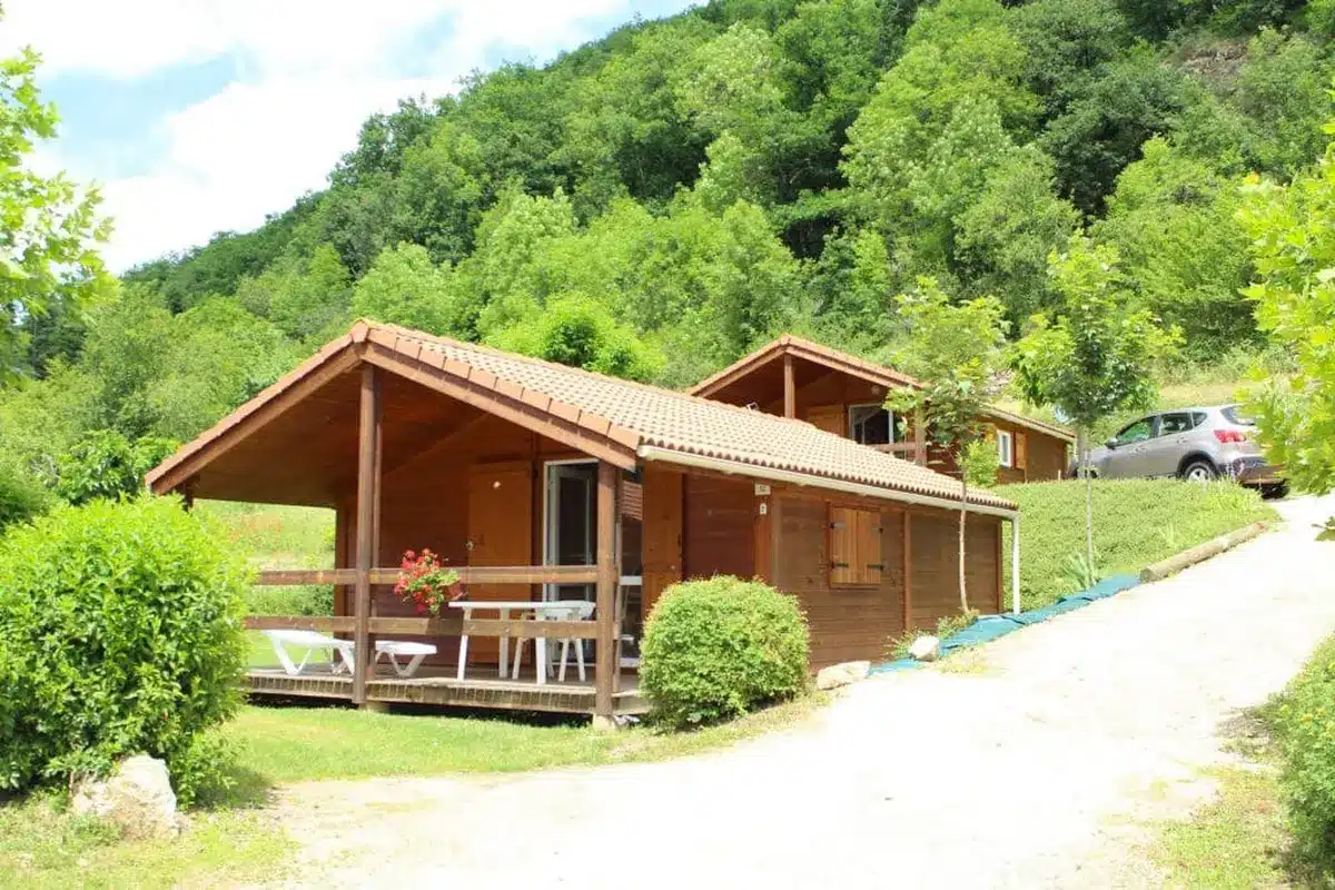 accommodation chalet camping auvergne