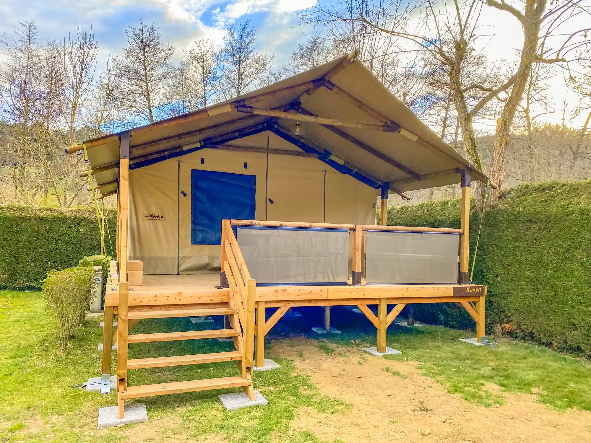 accommodation tent lodge camping auvergne